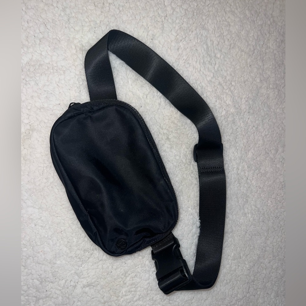 UNUSED Black Lululemon Belt Bag